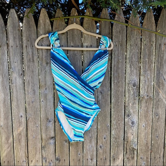 Carmen Marc Valvo One Piece Palermo Waters V-Neck Swimsuit Size 6 NWT - Picture 3 of 12